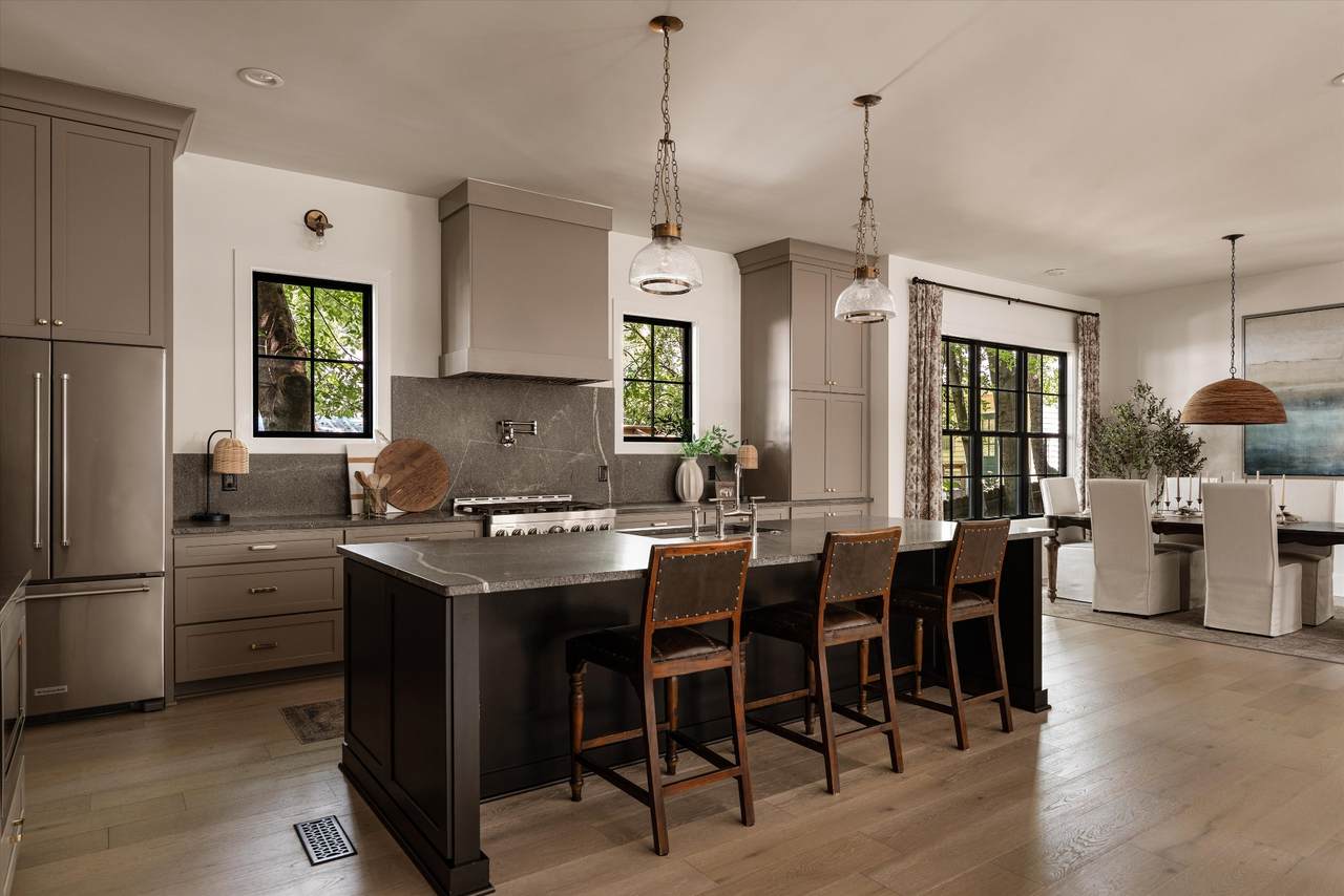 122 38th Ave - Photo 1