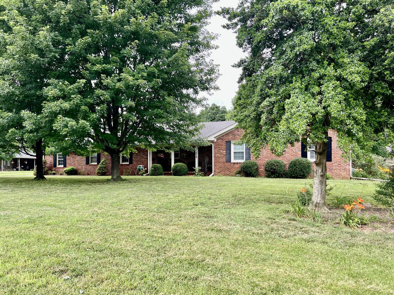 1010 S College St - Photo 1