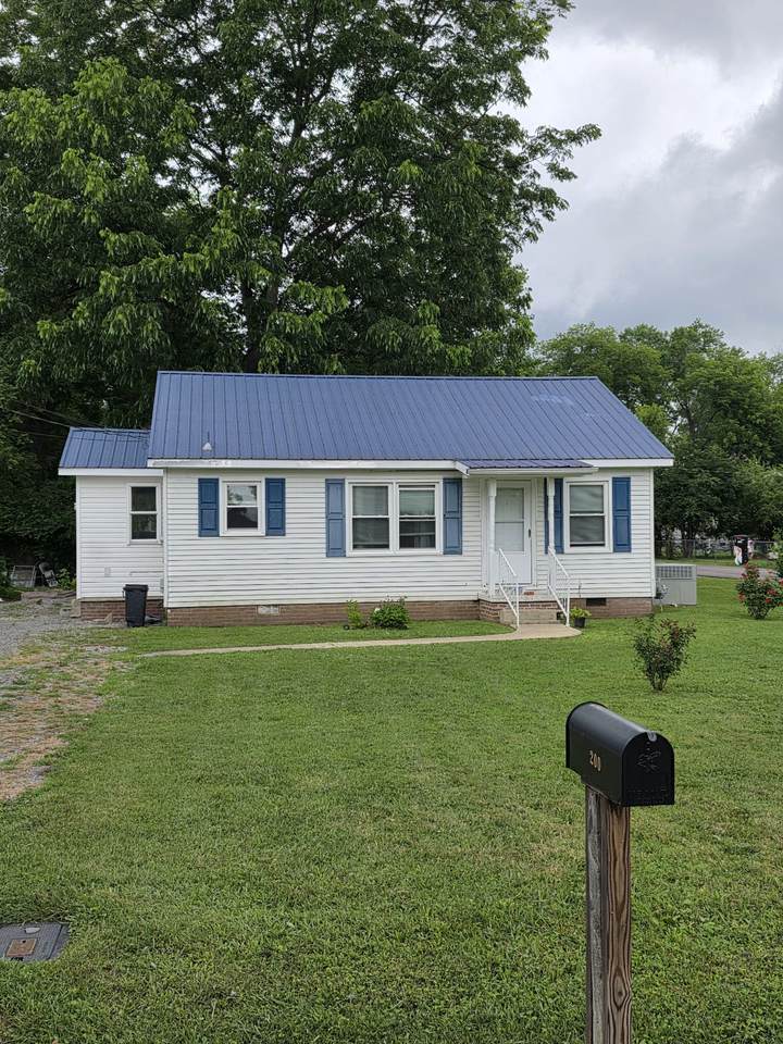 200 Helen St - Photo 1