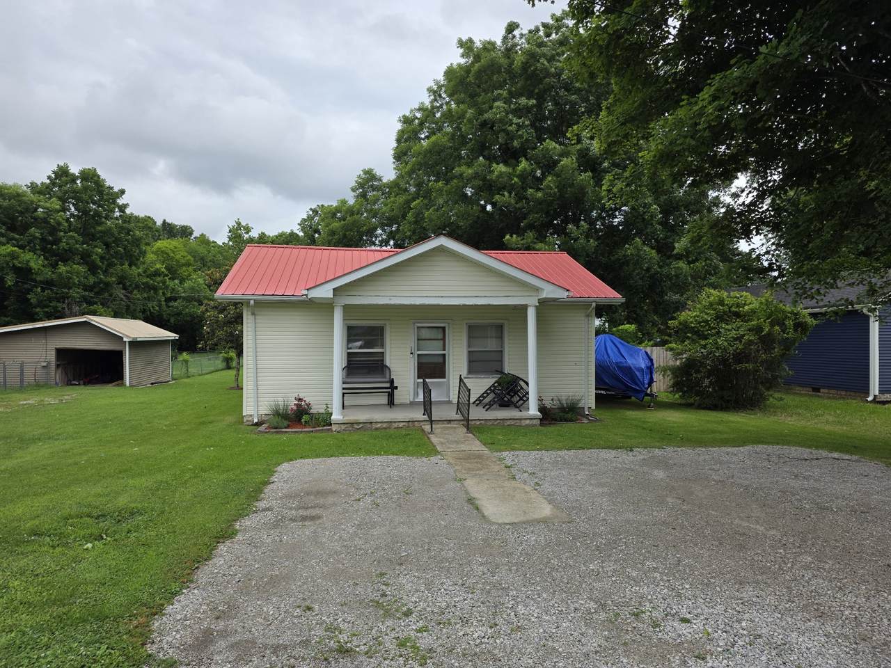 206 N Eddie St - Photo 1