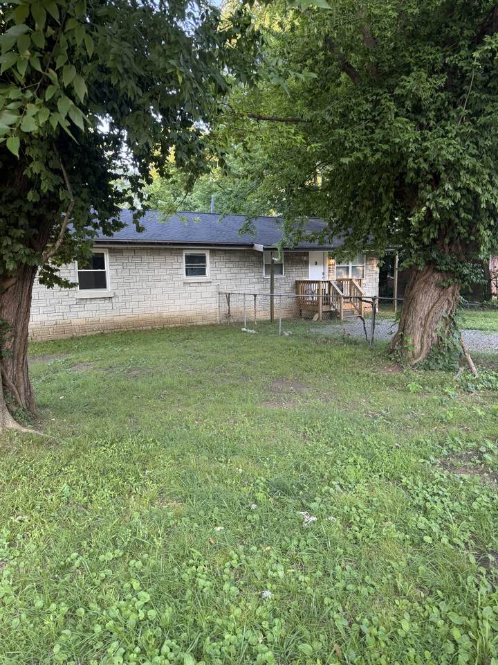 310 Braden St - Photo 1