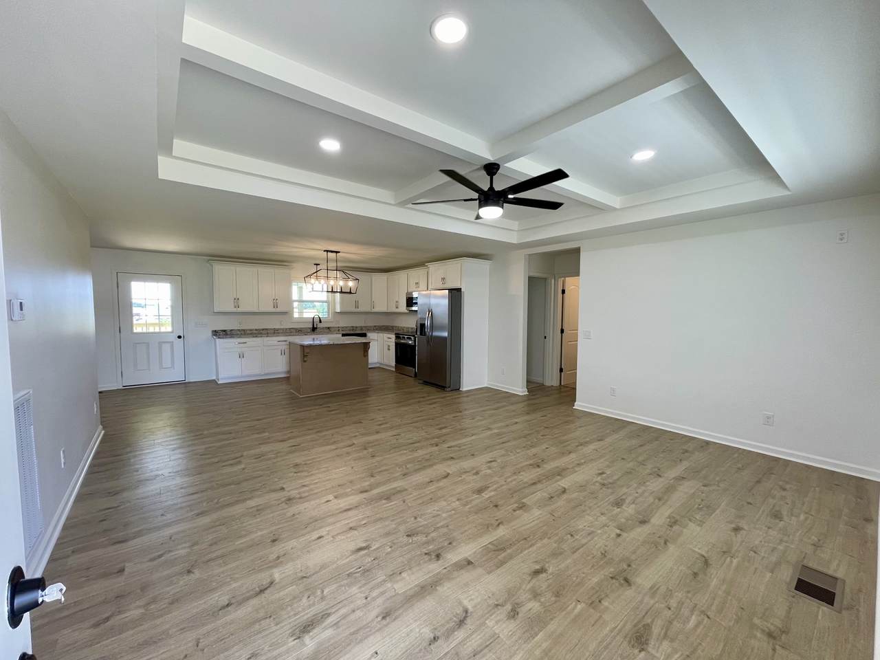 https://bt-photos.global.ssl.fastly.net/nashville/1280_boomver_1_RTC3246215-1.jpg