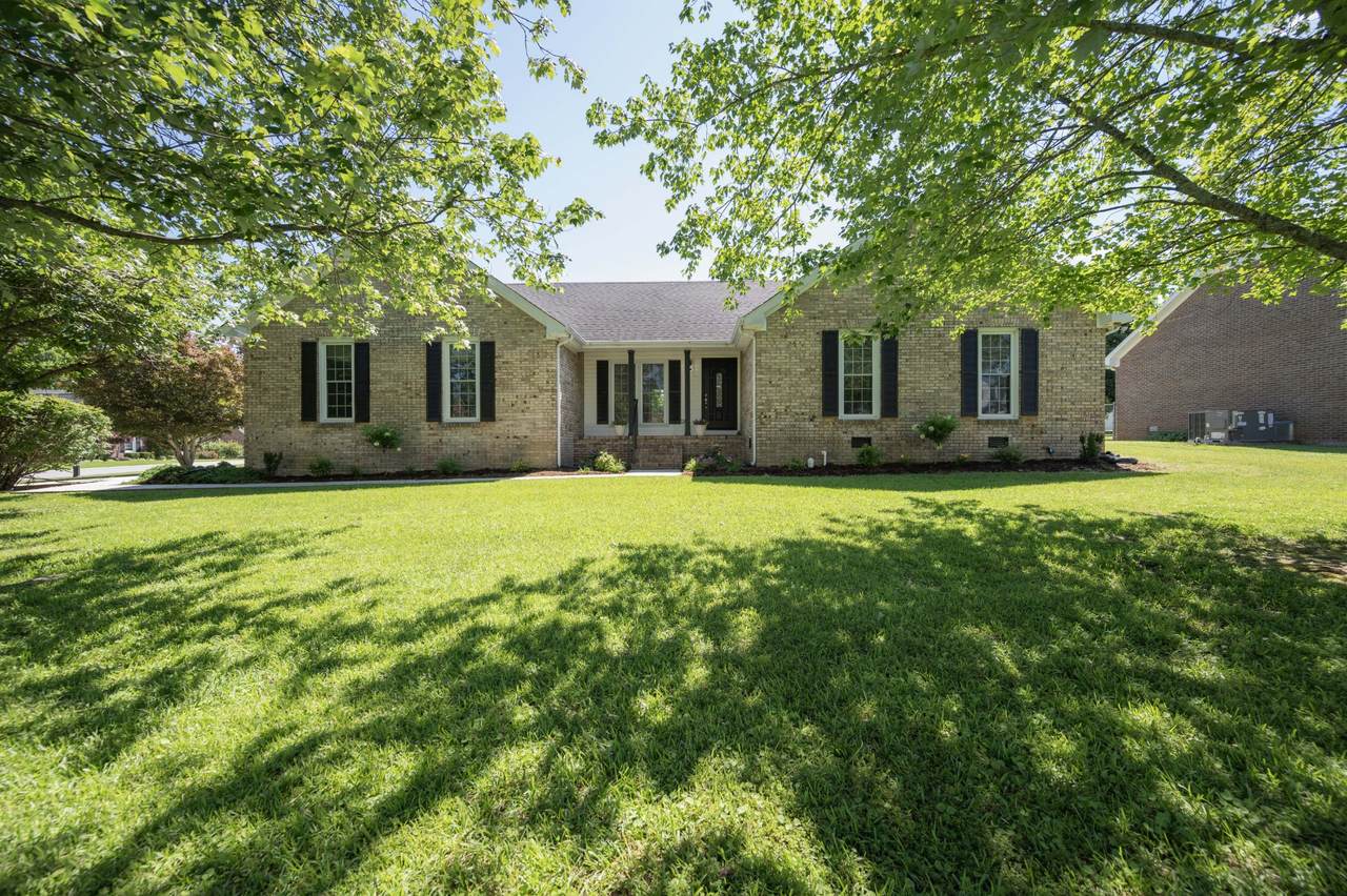 152 Greenbriar Cir - Photo 1