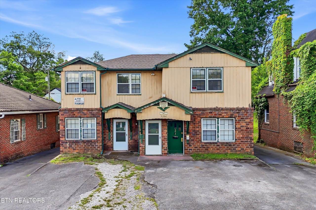 3206 E Magnolia Ave - Photo 1