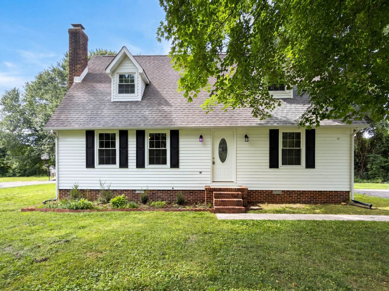 108 Lemont Ln - Photo 1