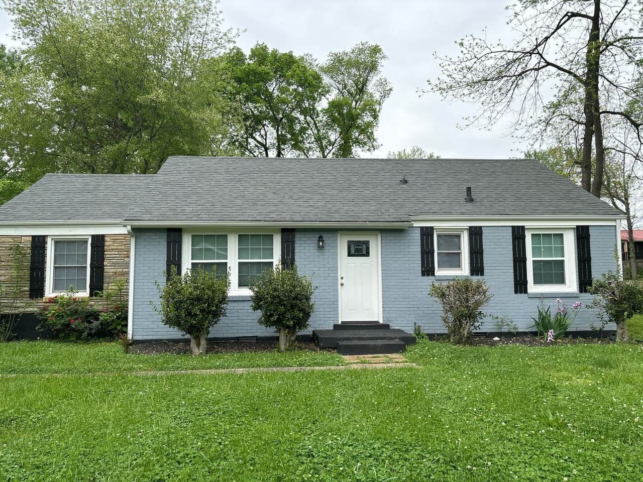 135 N Meadow Dr - Photo 1