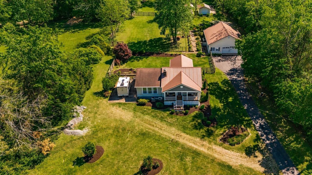 8909 Highway 100 - Photo 1