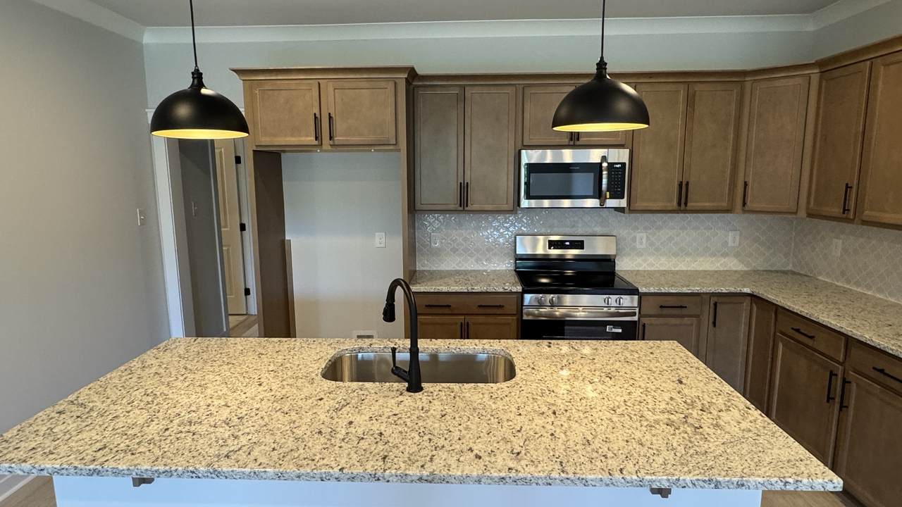504 W Foxrun - Photo 1