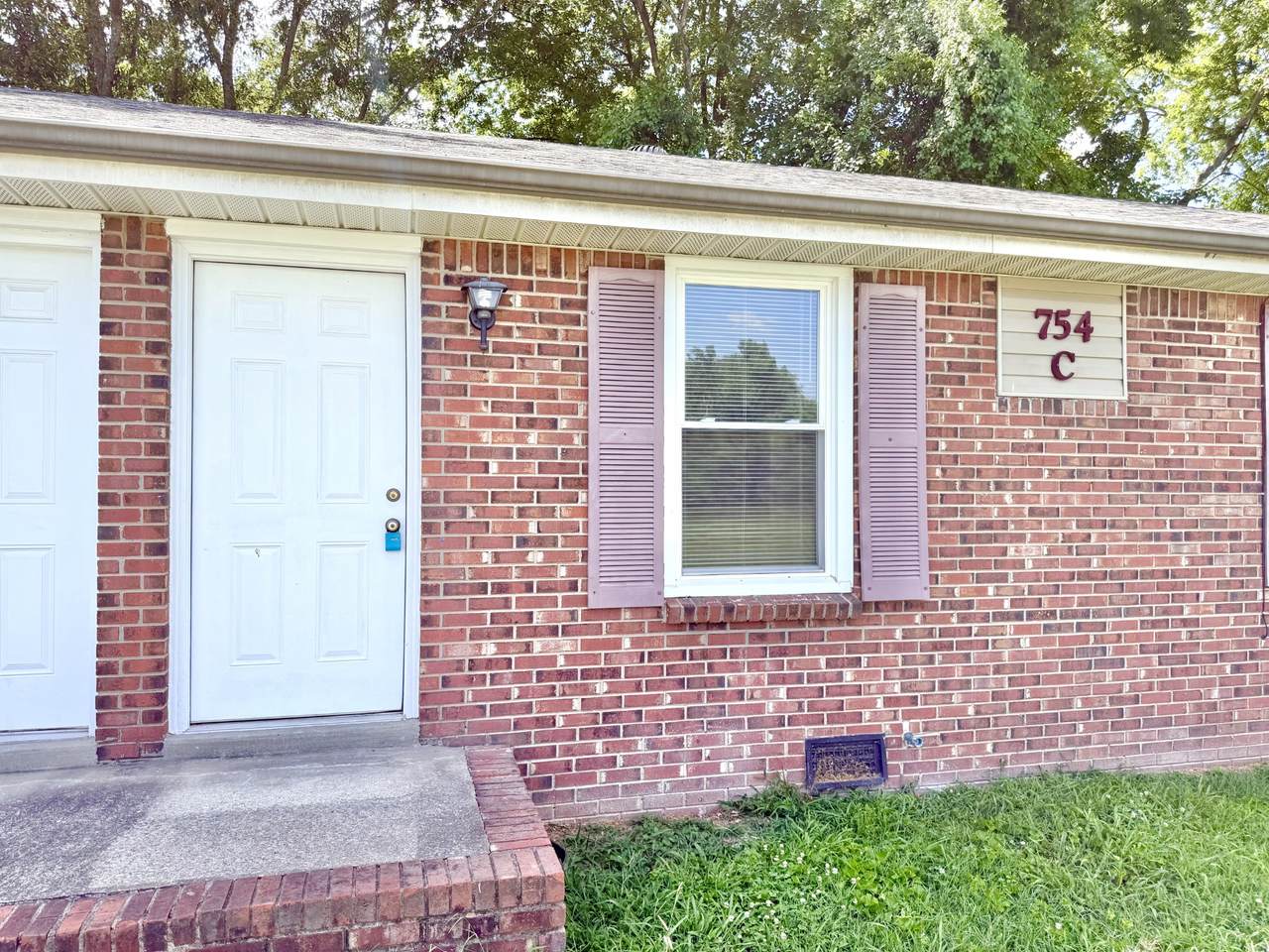 754 Bancroft Cir - Photo 1