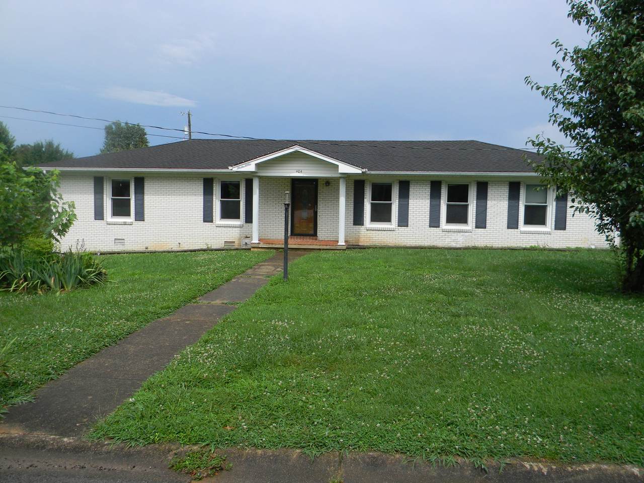 404 Shadow Dr - Photo 1