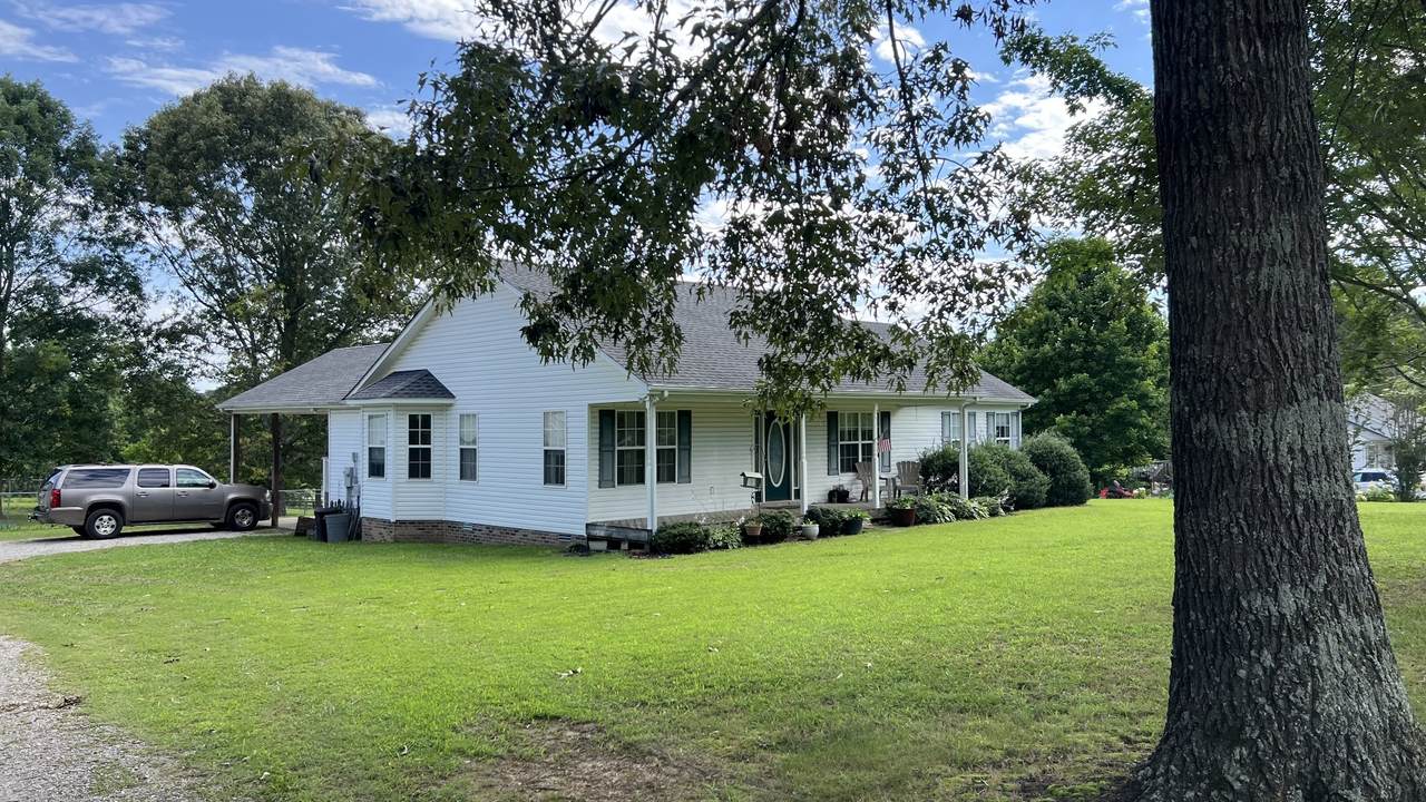 153 Commodore Cir - Photo 1
