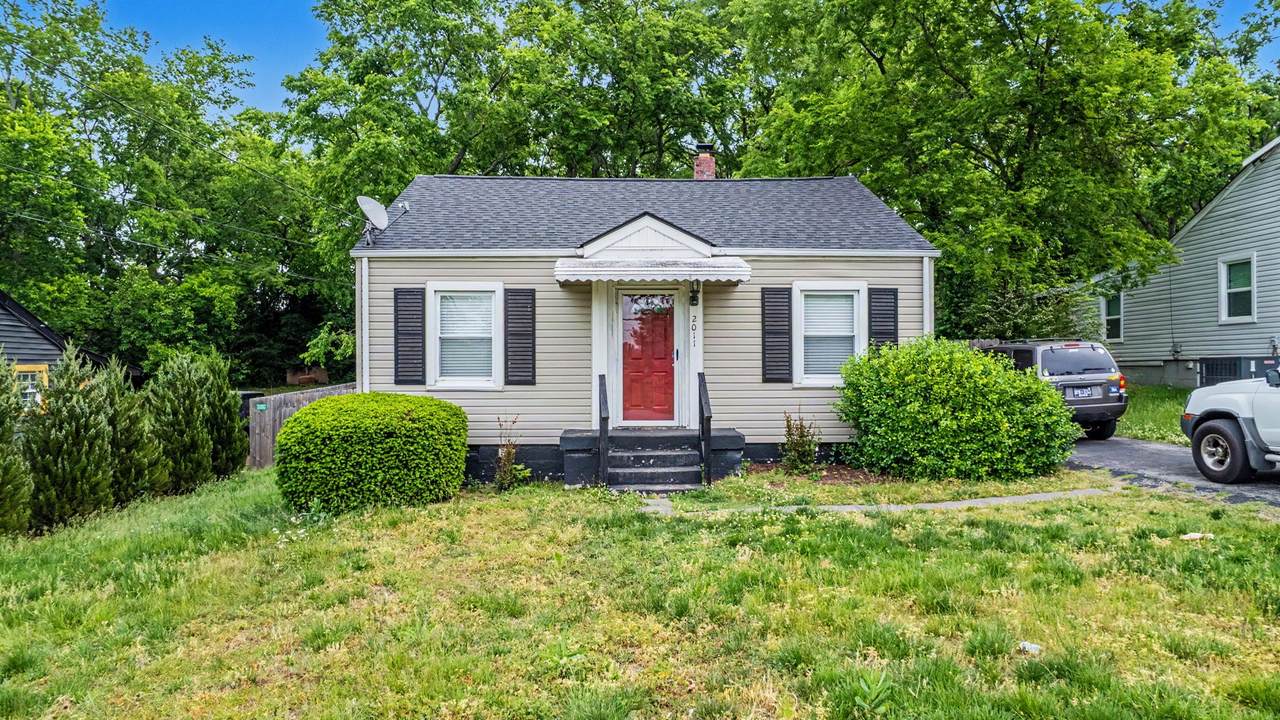 2011 Oakwood Ave - Photo 1