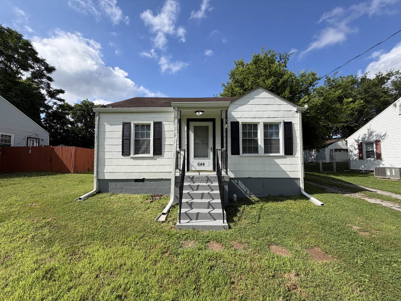 644 Carmel Ave - Photo 1