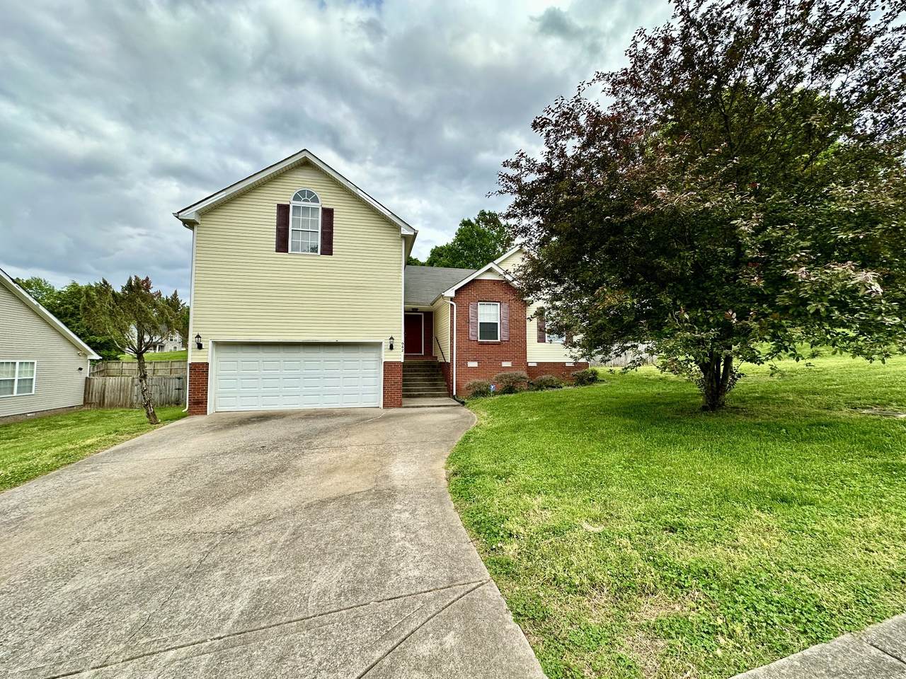 942 Cobbler Dr - Photo 1