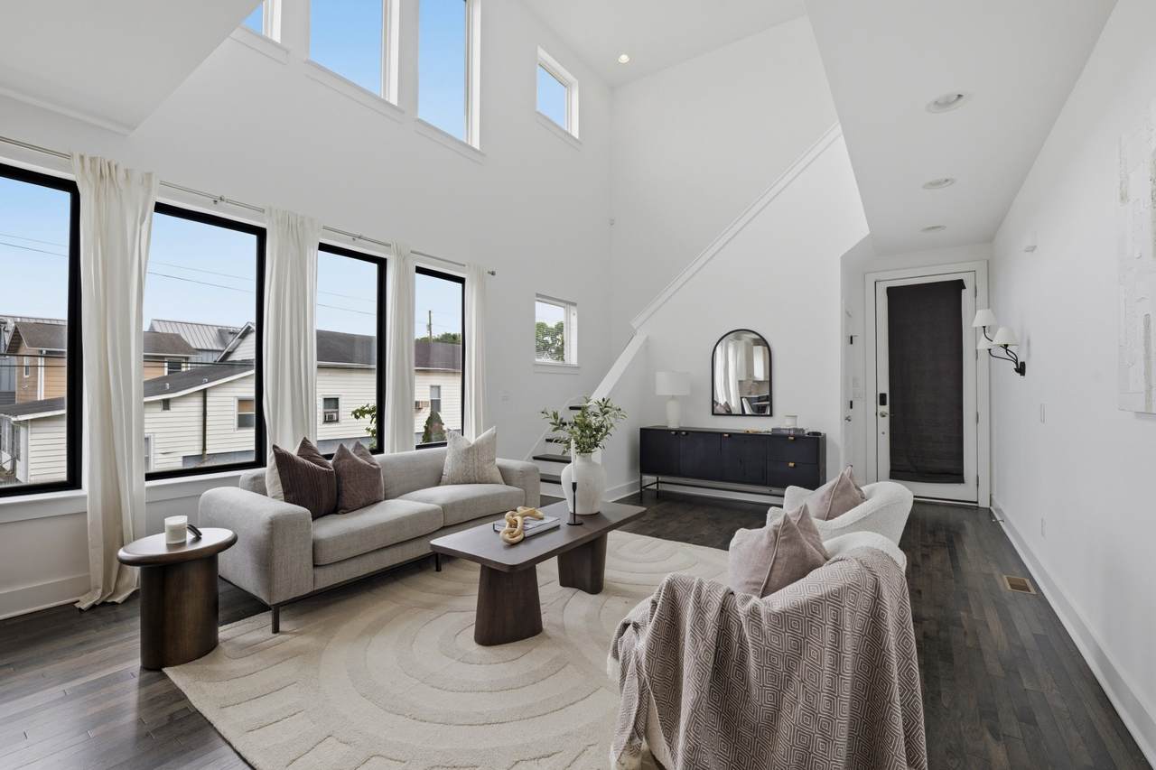 606 Buchanan St - Photo 1