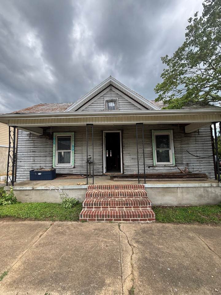 304 E Cottage Ave - Photo 1