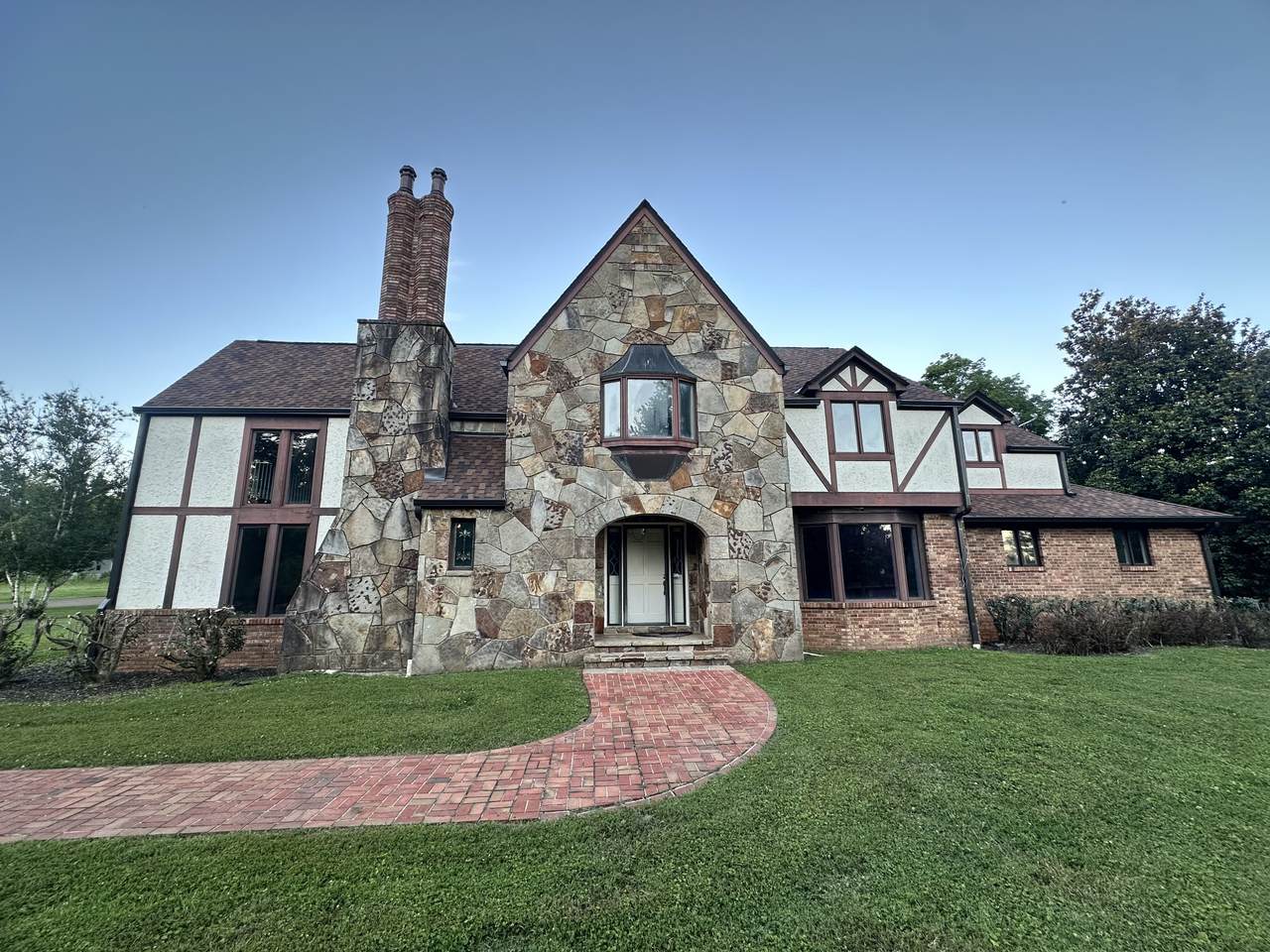 202 Oak Hill Dr - Photo 1