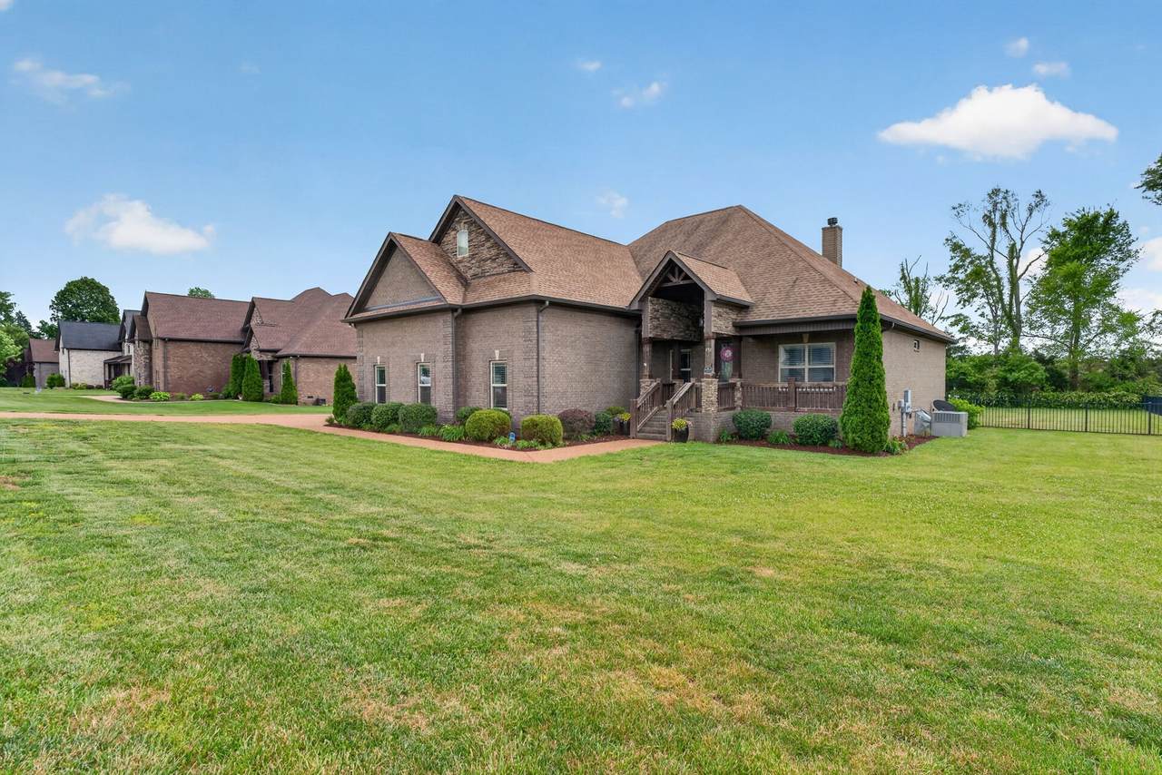 450 Cobblestone Way - Photo 1