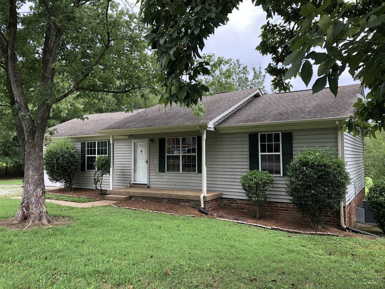 314 Castlewood Dr - Photo 1