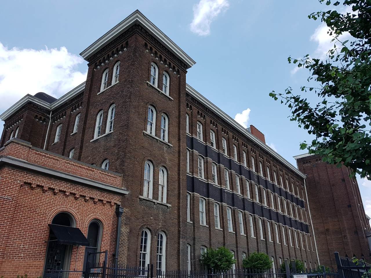 https://bt-photos.global.ssl.fastly.net/nashville/1280_boomver_1_RTC3250500-1.jpg