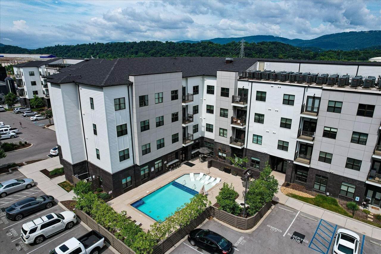 782 Riverfront Parkway - Photo 1