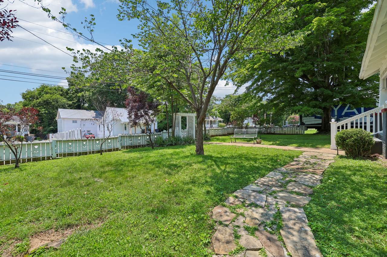 https://bt-photos.global.ssl.fastly.net/nashville/1280_boomver_1_RTC3254740-1.jpg