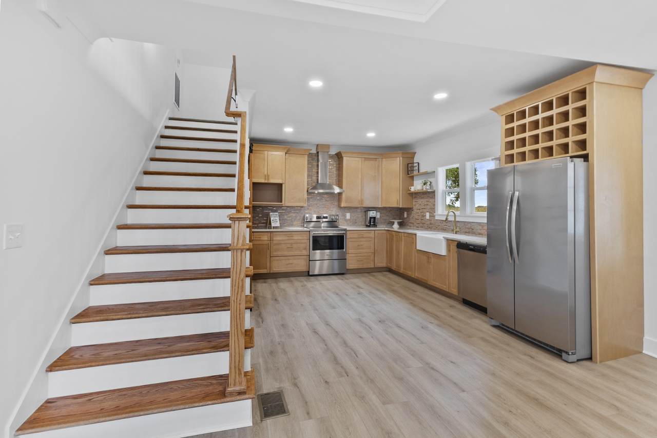 5178 E Robertson Rd - Photo 1