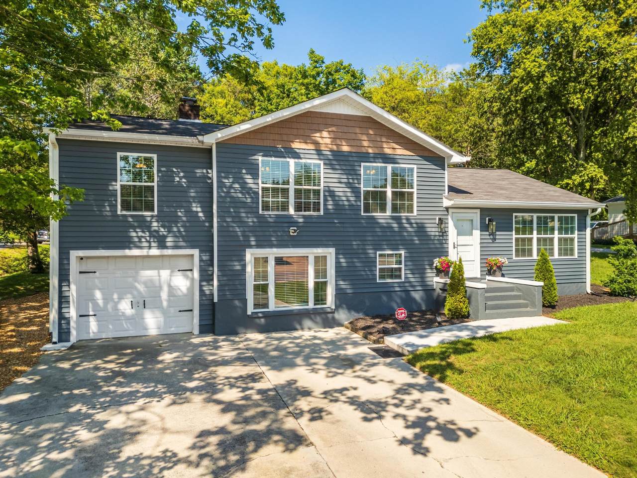 540 20th Street - Photo 1