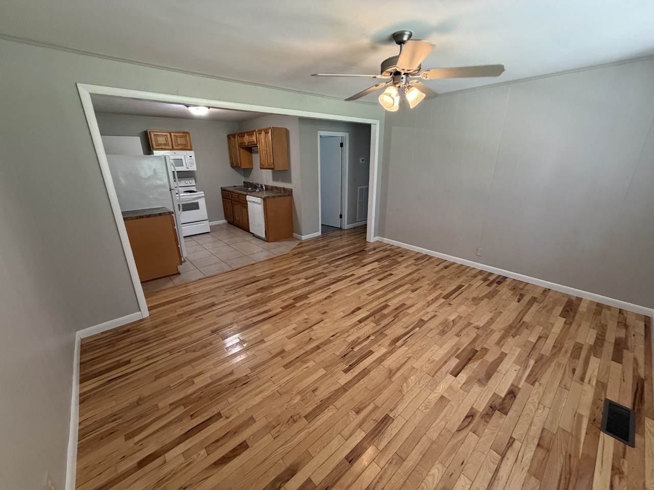 https://bt-photos.global.ssl.fastly.net/nashville/1280_boomver_1_RTC3255527-1.jpg