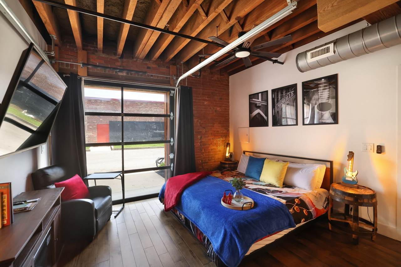 610 21st Ave - Photo 1