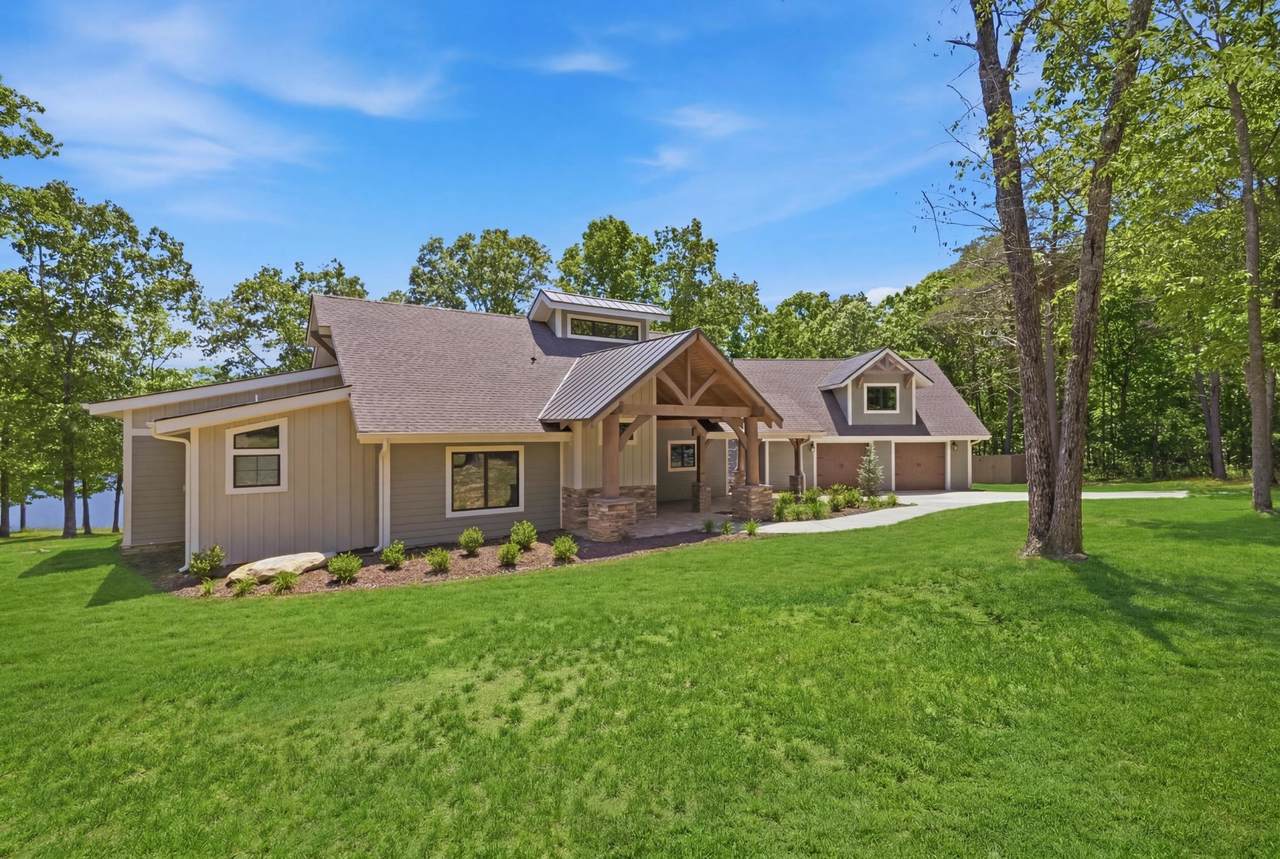 722 Hemlock Ln - Photo 1