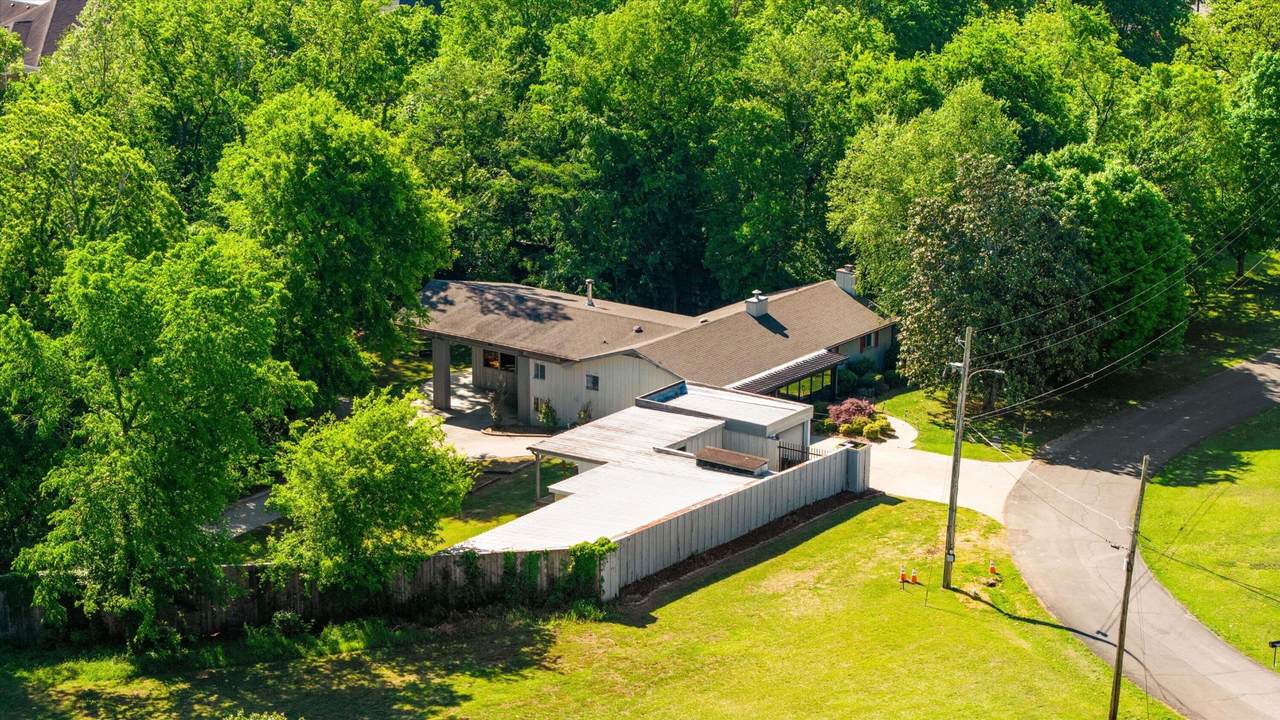 565 Hillcrest Circle - Photo 1