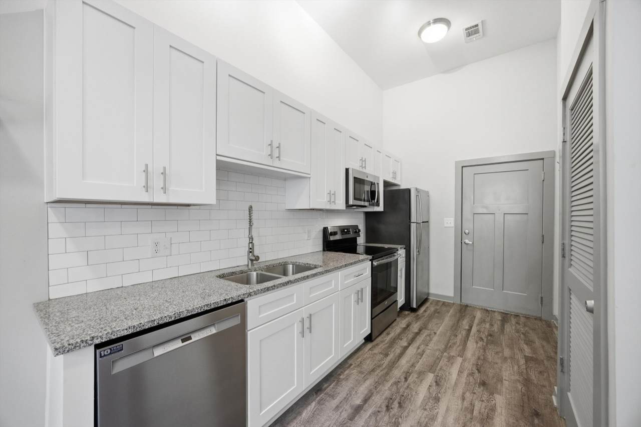 782 Riverfront Parkway - Photo 1