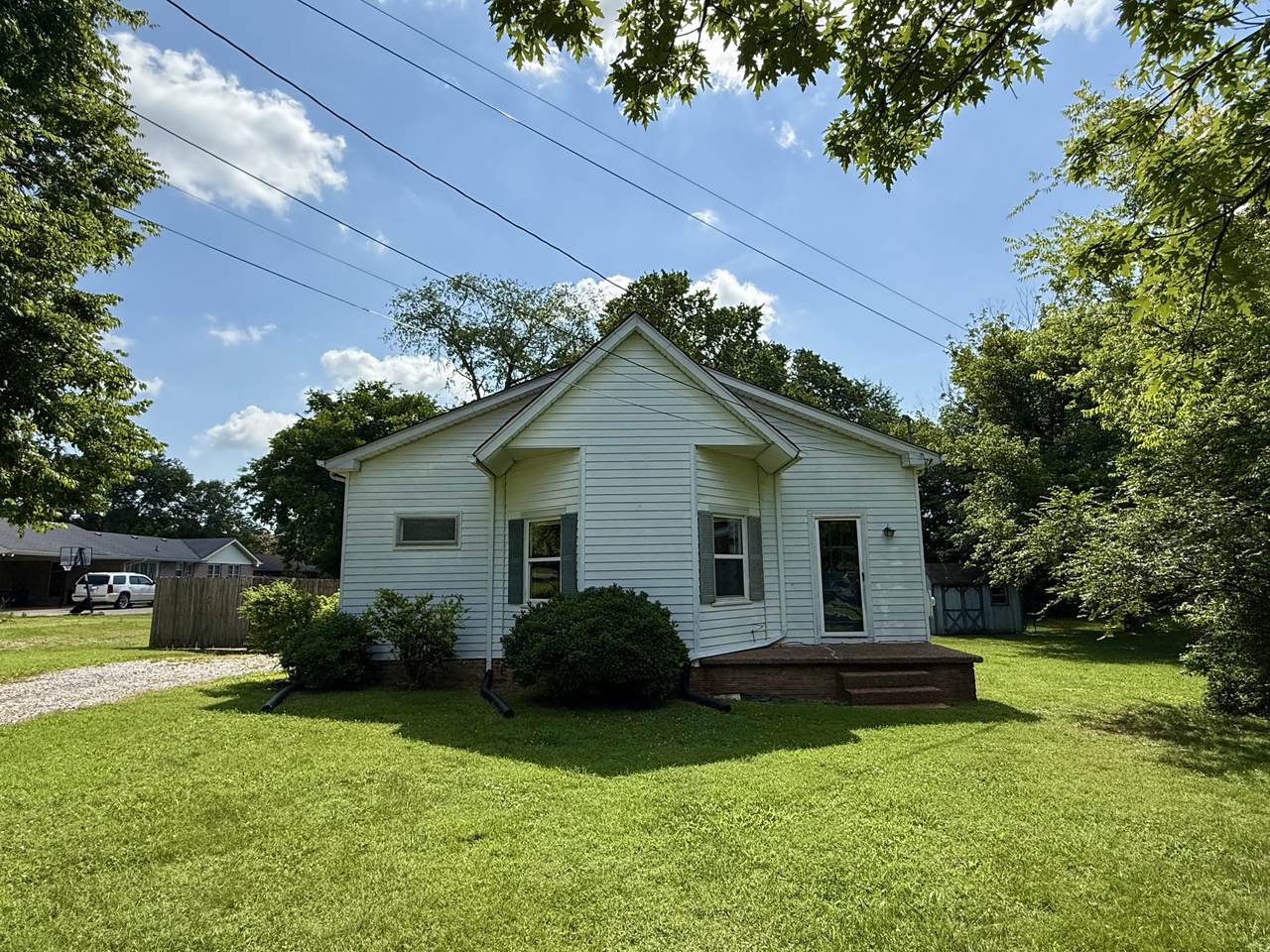 629 Martha Ave - Photo 1