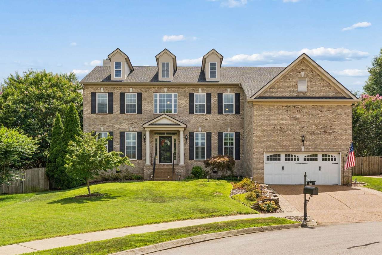 813 Callahan Place - Photo 1
