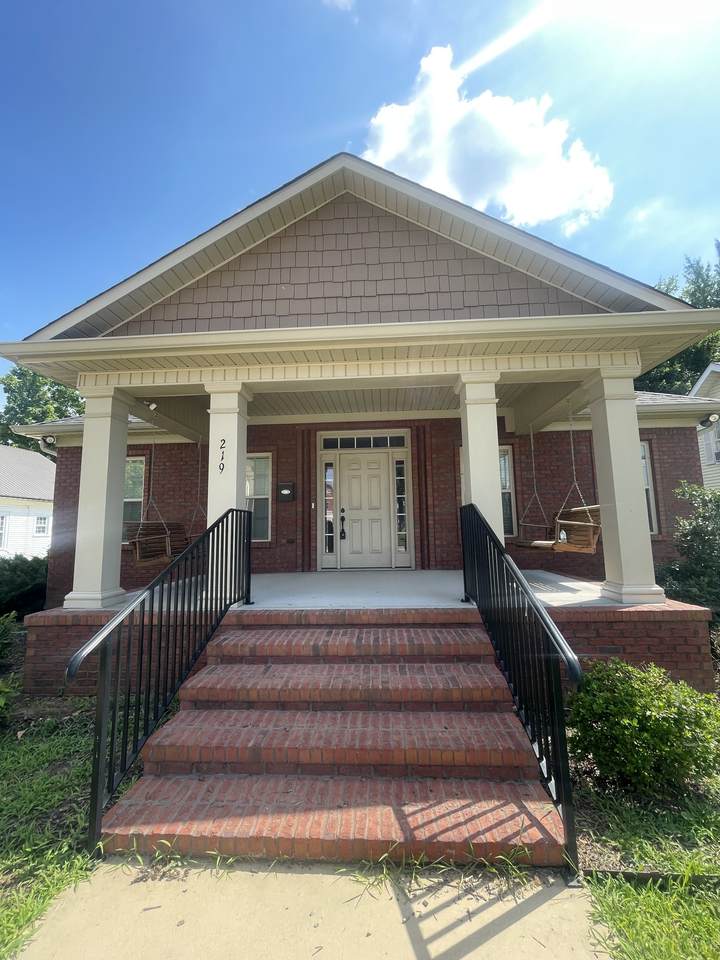 219 Waterloo St - Photo 1