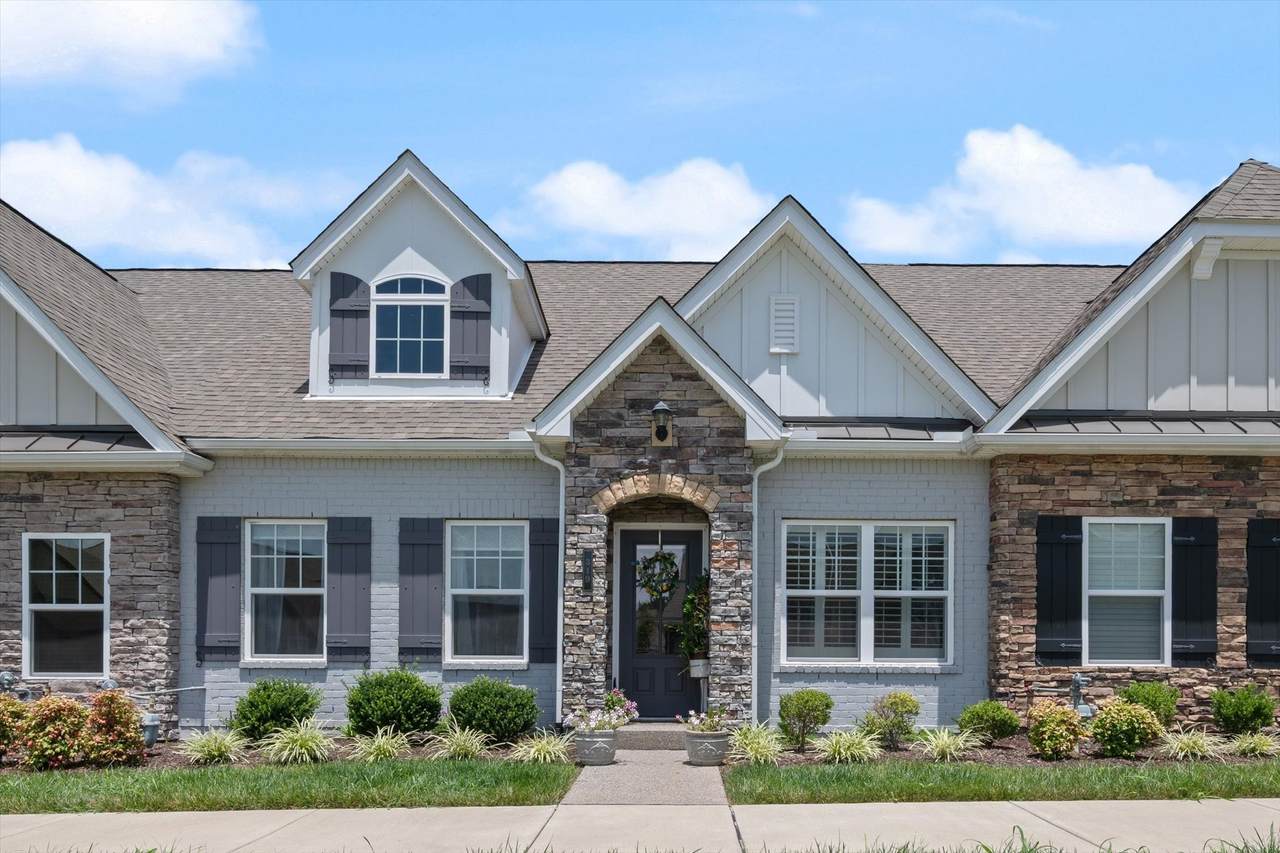 319 Buckner Cir - Photo 1