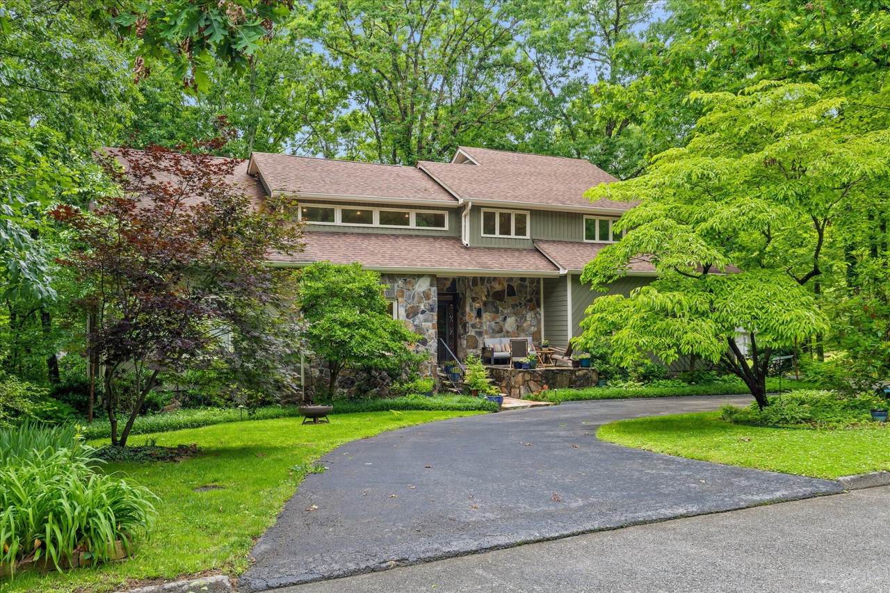 10 Pebble Lane - Photo 1