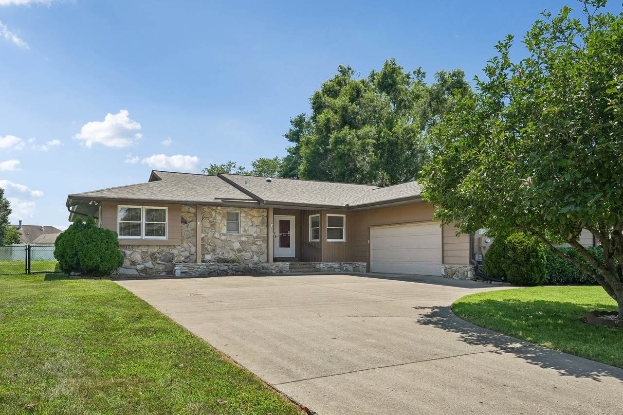 119 Stonehouse Dr - Photo 1