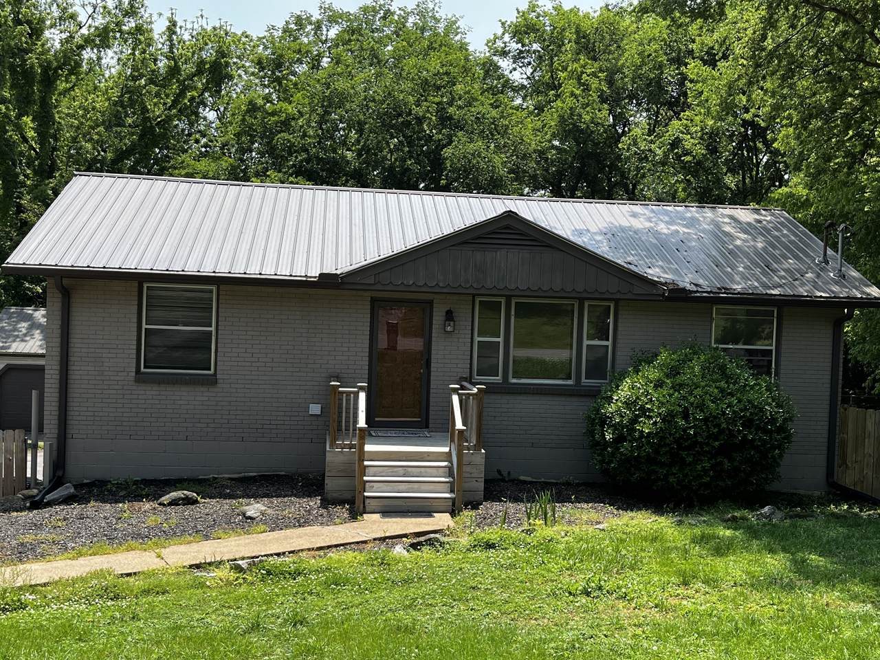 4950 Packard Dr - Photo 1