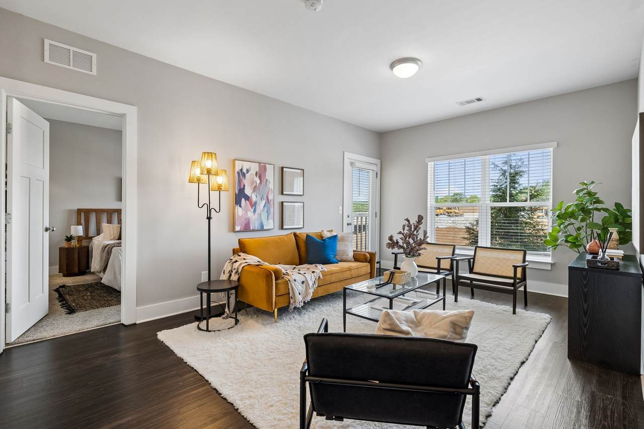 934 Governors Ct - Photo 1