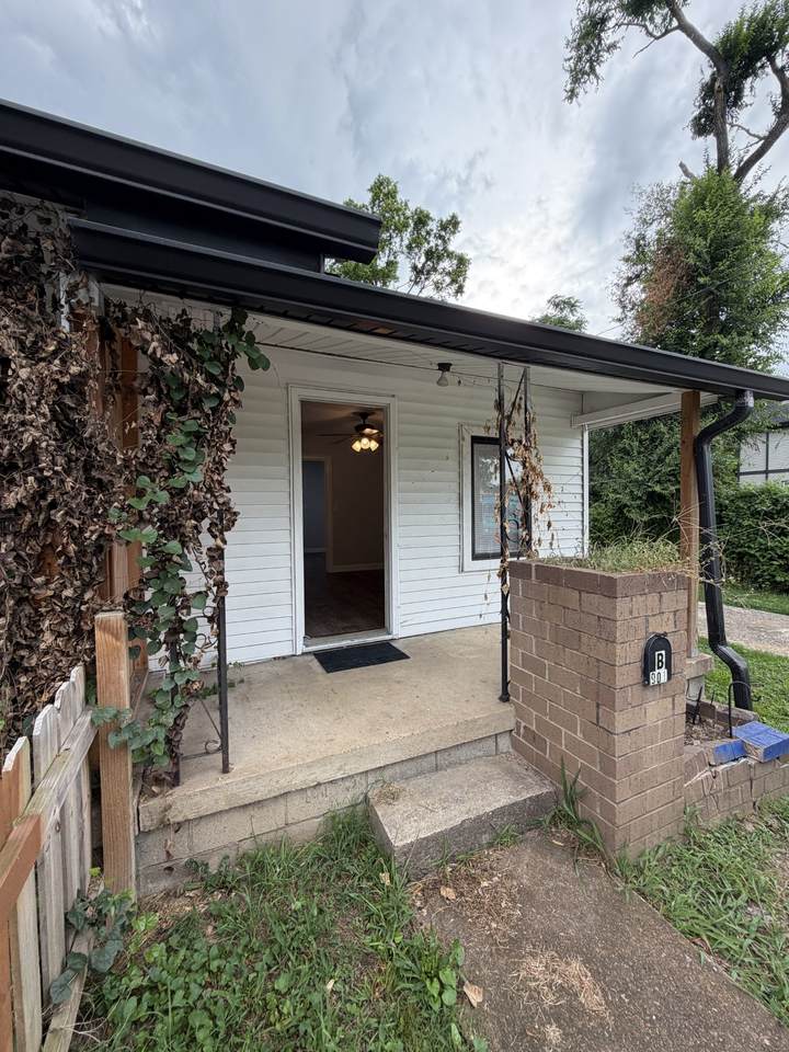 901 28th Ave - Photo 1