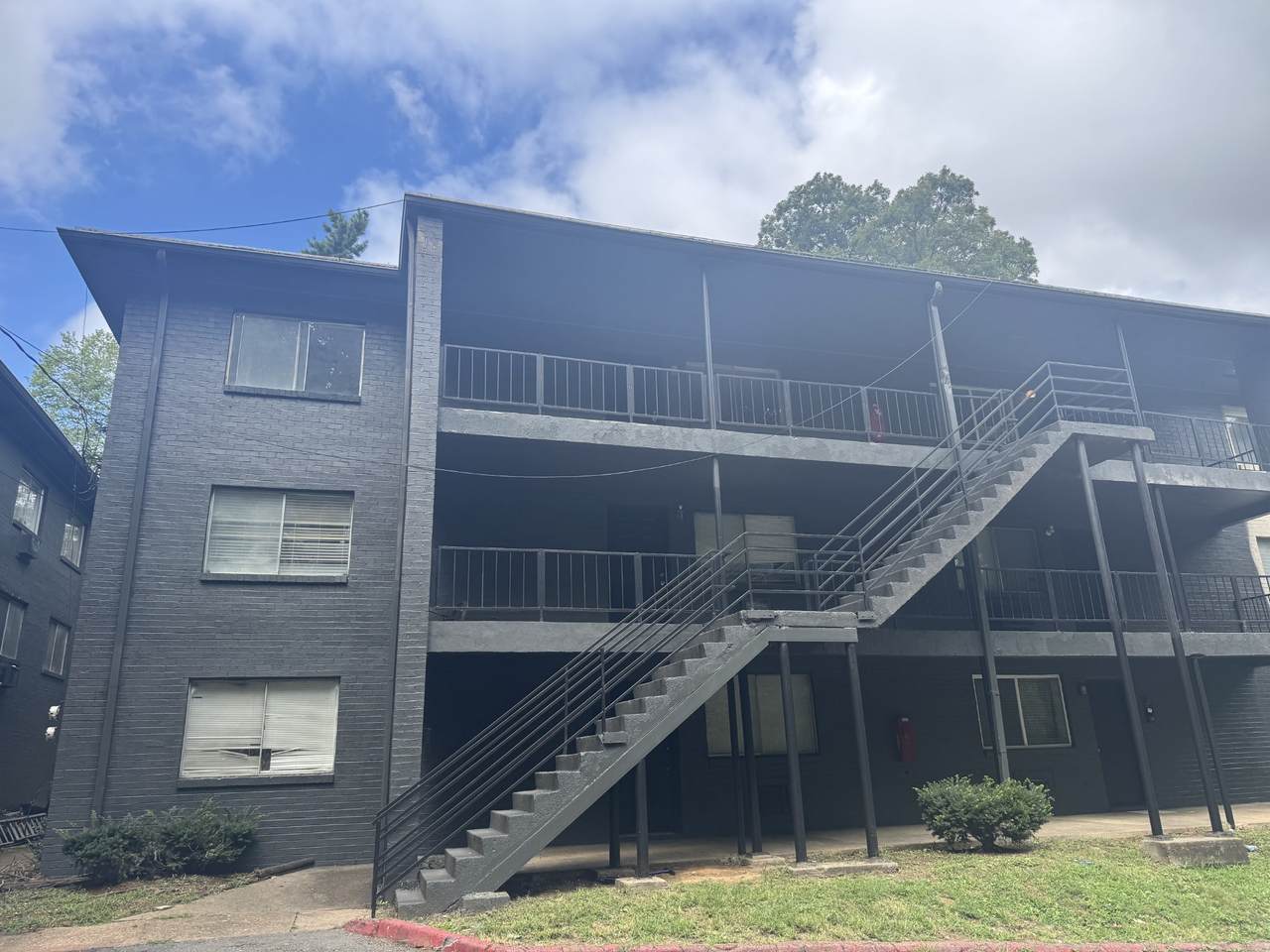 550 Harding Pl - Photo 1