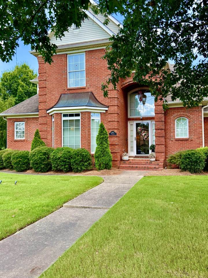 1852 Fairway Dr - Photo 1