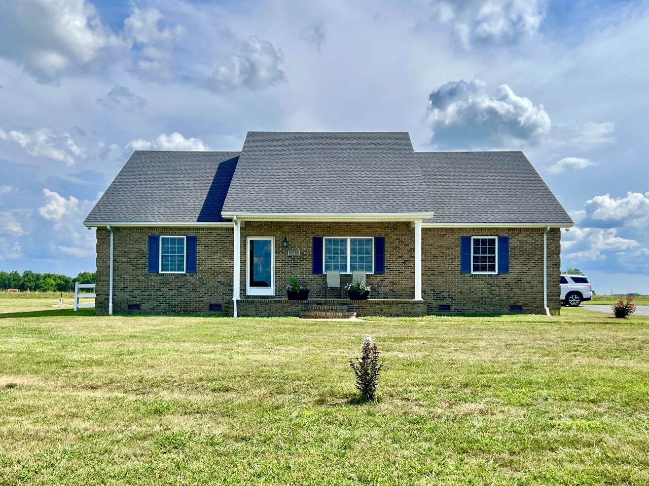 1513 Charlie Butts Rd - Photo 1