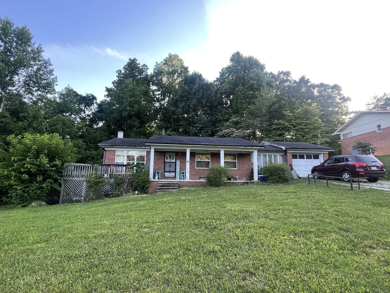 108 Parkview Dr - Photo 1