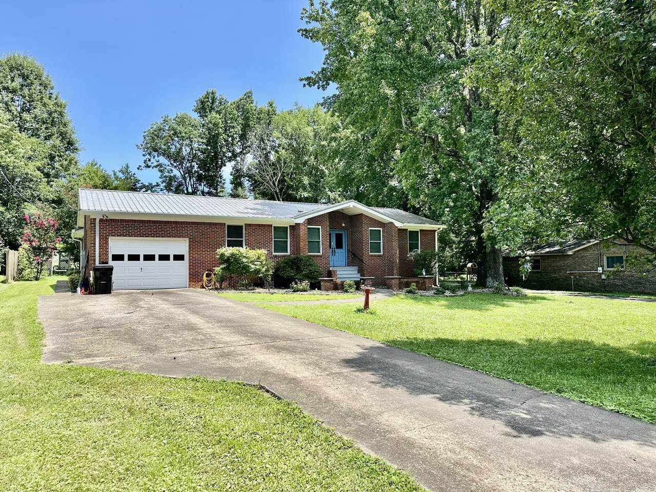 https://bt-photos.global.ssl.fastly.net/nashville/1280_boomver_1_RTC3281025-1.jpg