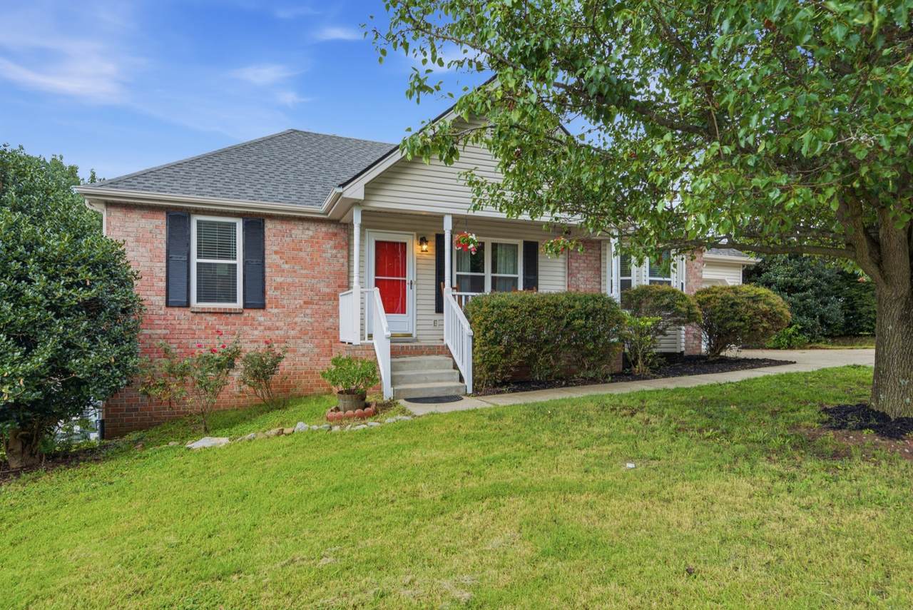 1029 Saddlestone Dr - Photo 1
