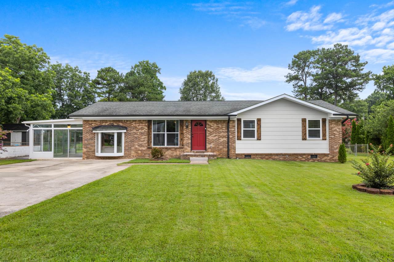 582 Pinewood Circle - Photo 1