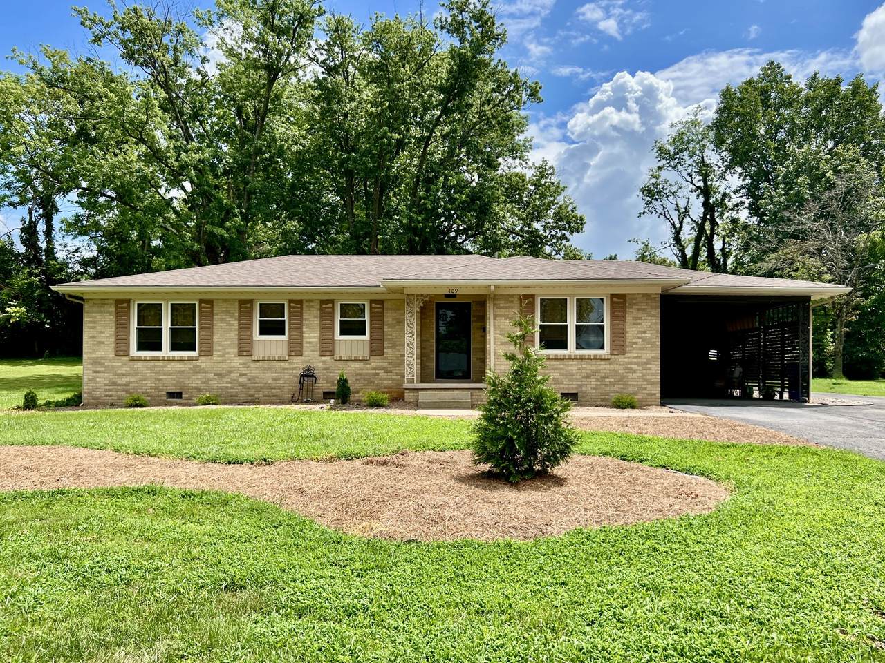 409 Westview Dr - Photo 1
